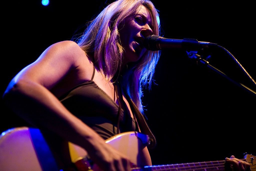 Liz Phair Sings New Song About Twitter's New Voice Feature on Twitter