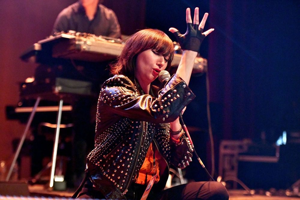 Karen O Teams Up With Napa Winery for Charity