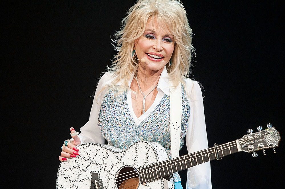 Dolly Parton Aided in Funding Moderna Vaccine Research