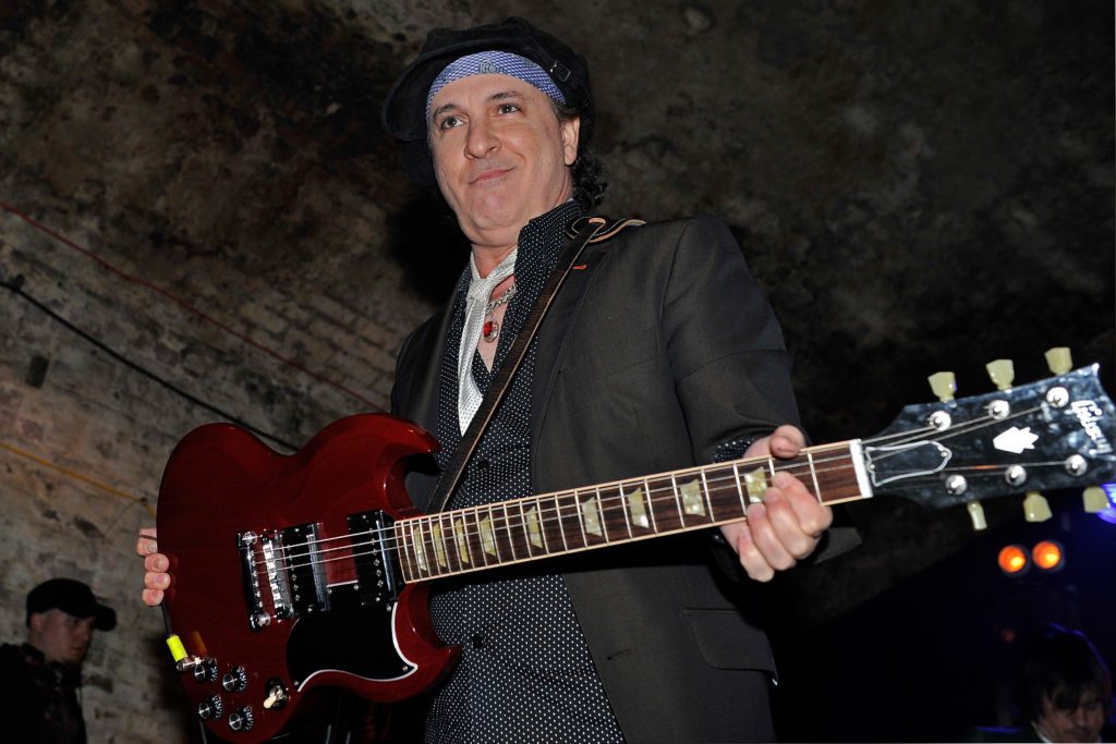 Sylvain Sylvain, New York Dolls Guitarist, Dies at 69