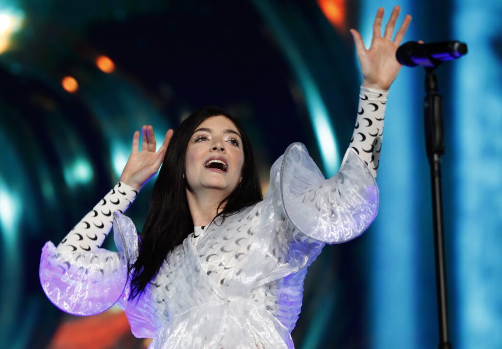 Lorde Announces 'Solar Power' Album, 2022 Tour