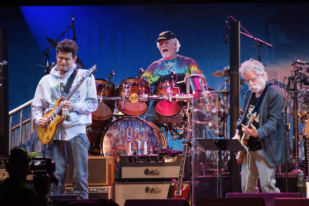 Fan Dies at Dead & Company Concert After Falling Off Balcony