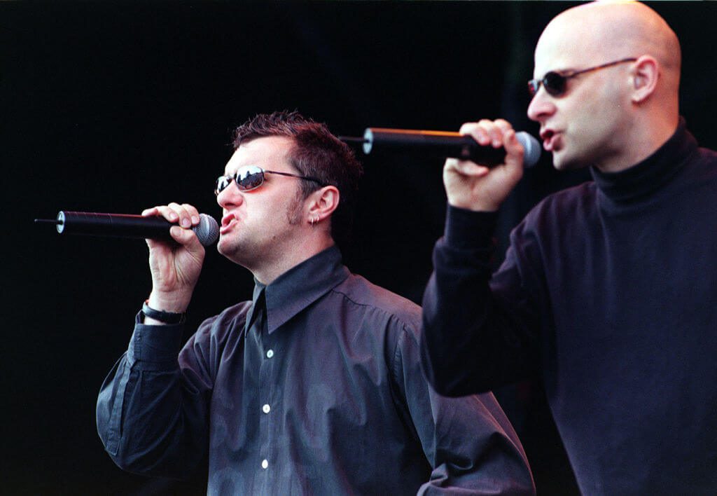chumbawamba-74295-74481.jpg