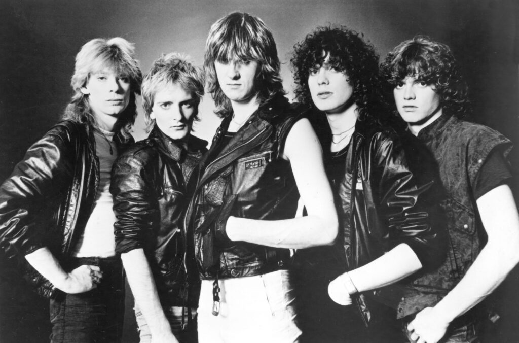 A Composer Breaks Down The Music Theory Behind Def Leppard’s “Photograph”