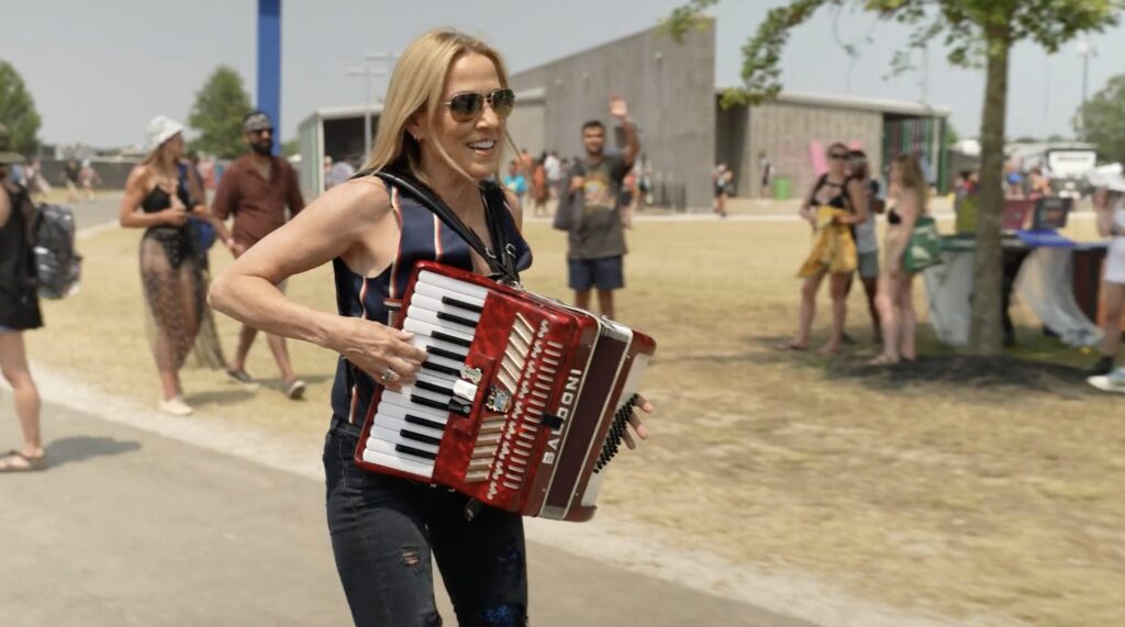 Watch Sheryl Crow Sing Her Hits On Rollerblades With An Accordion At Bonnaroo