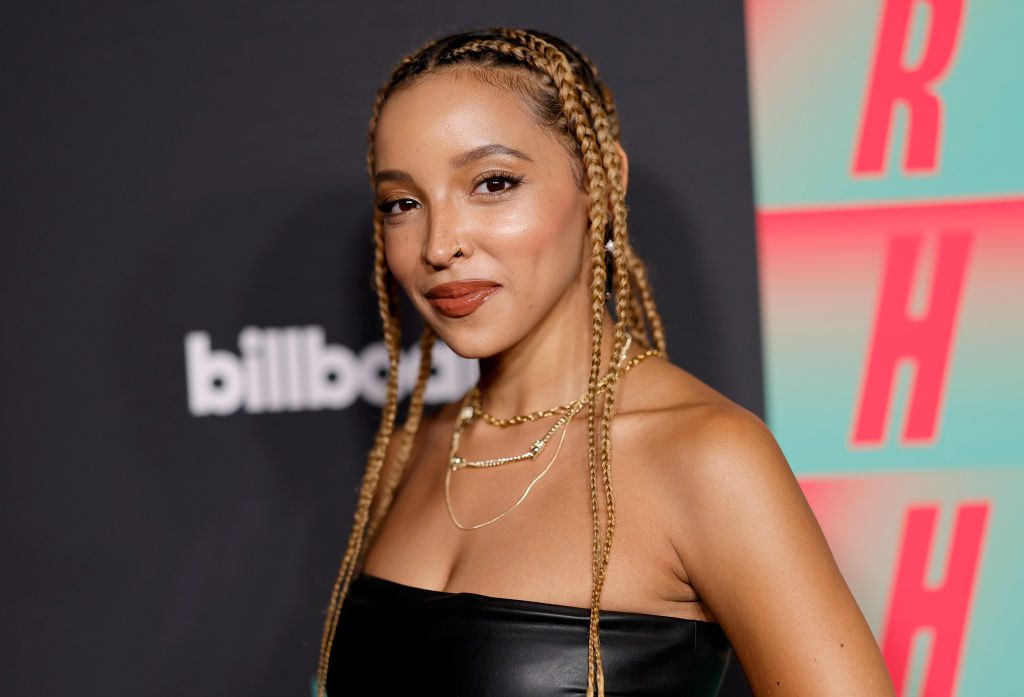 Tinashe Says She Didn’t Want To Release Those Singles With R. Kelly And Chris Brown
