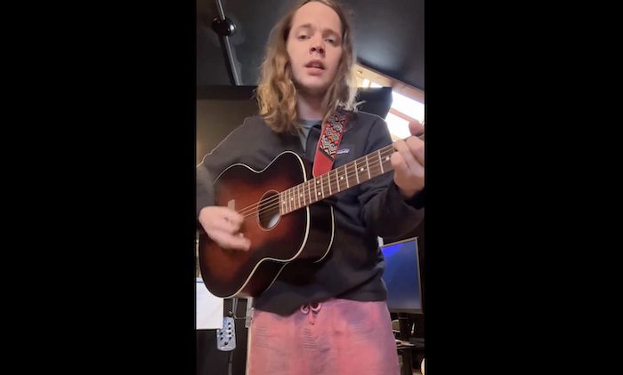 Billy Strings Writes Song About Fan Wanted By Tulsa Police For Stealing A Taylor Swift Poster
