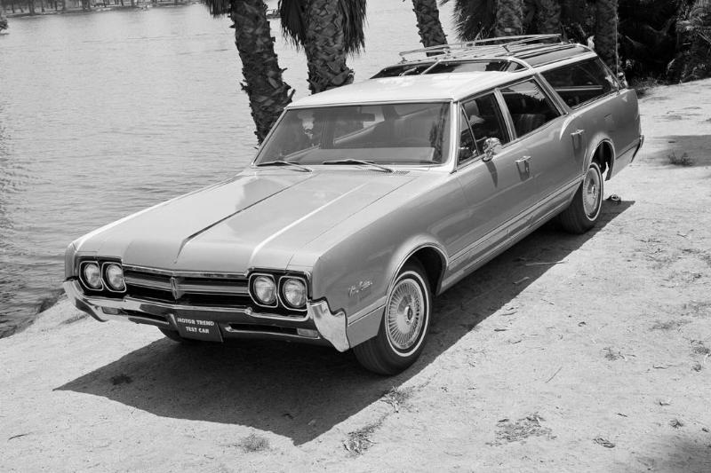 1966 Oldsmobile Vista Cruiser Wagon Road Test...