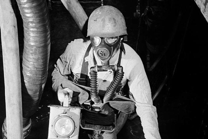 Picture of man in gas mask