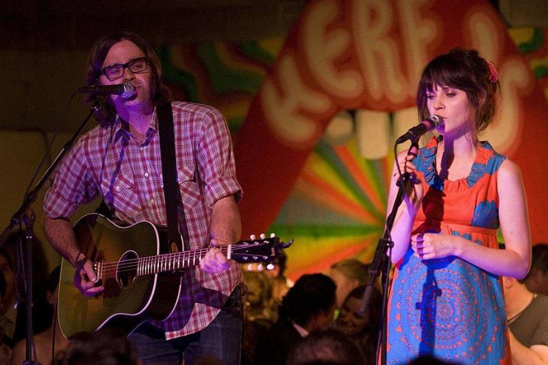 Zooey and Ben perform together onstage.