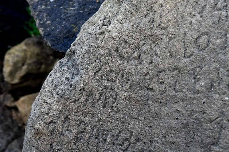 A photo shows the inscriptions on the Plougastel-Daoulas.