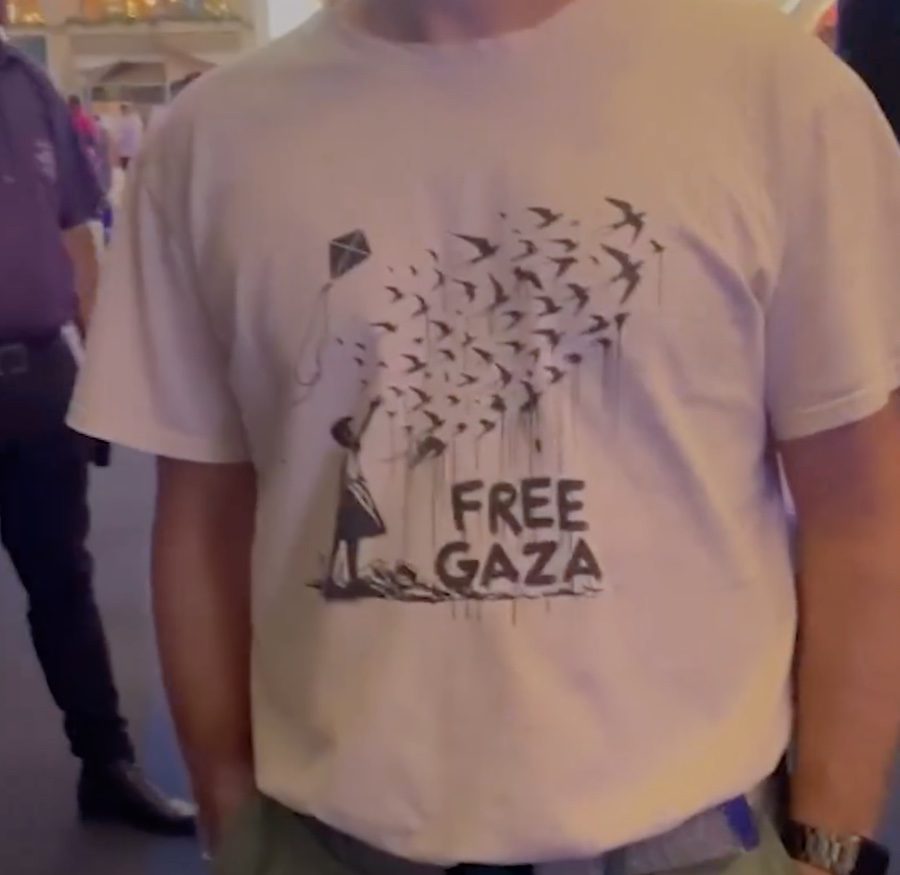 O2 Arena Apologizes For Refusing Entry To Man In “Free Gaza” Shirt