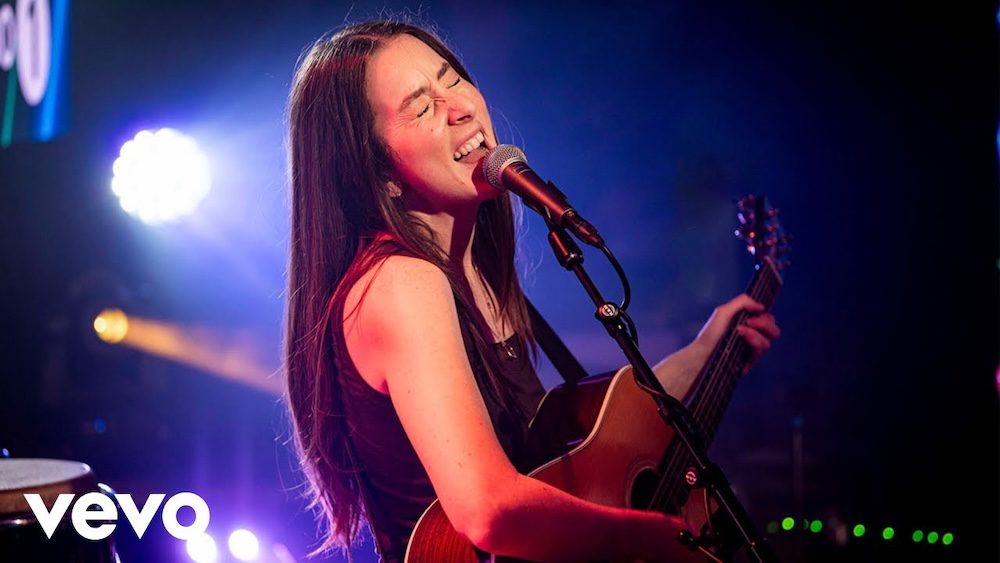 Watch Haim Mash Addison Rae’s Banger “Headphones On” Up With Janet Jackson & Joni Mitchell In BBC Live Lounge